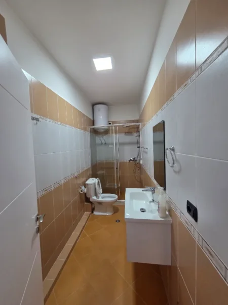 Tirane, jepet me qera apartament  2+1+Ballkon Kati 2, 133 m² (Fresk)
