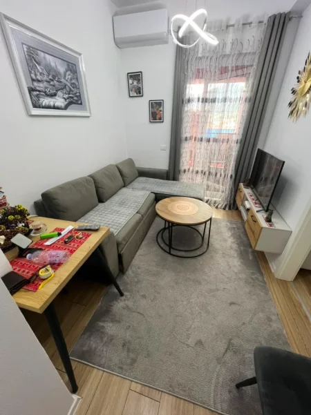Tirane, jepet me qera apartament 1+1 Kati 6, 65 m² 400 € (ALI DEMI)
