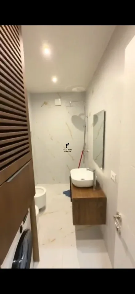 Tirane, jepet me qera apartament 1+1 Kati 4, 80 m² 770 € (XHAMLLIK)