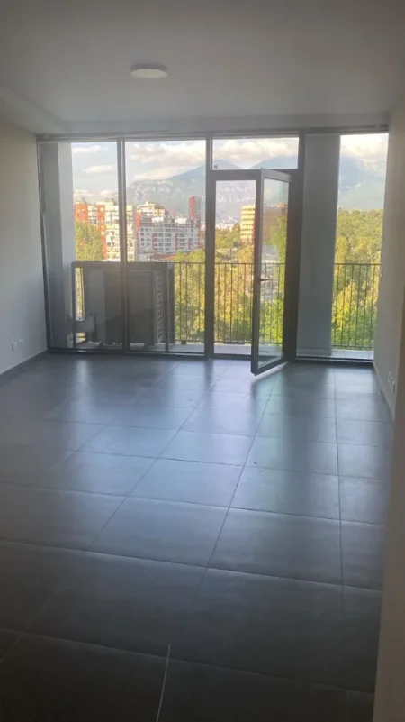 Tirane, jepet me qera zyre Kati 4, 110 m² 2.000 € (LIQENI ARTIFICIAL)