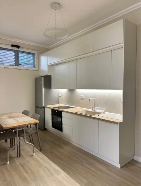 🏡 Jepet me Qira Apartament 1+1 ne Xhamllik,   500 mije leke