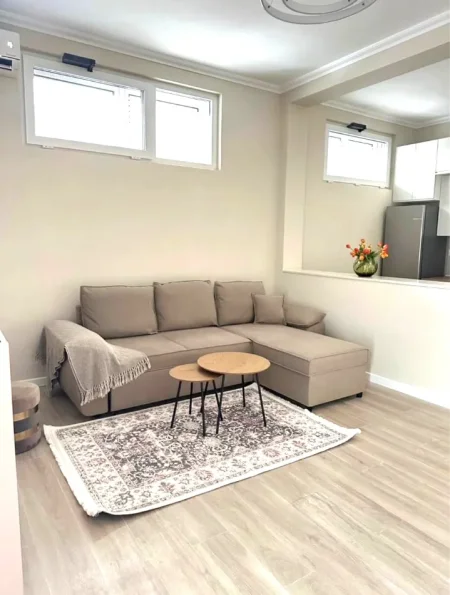 🏡 Jepet me Qira Apartament 1+1 ne Xhamllik,   500 mije leke