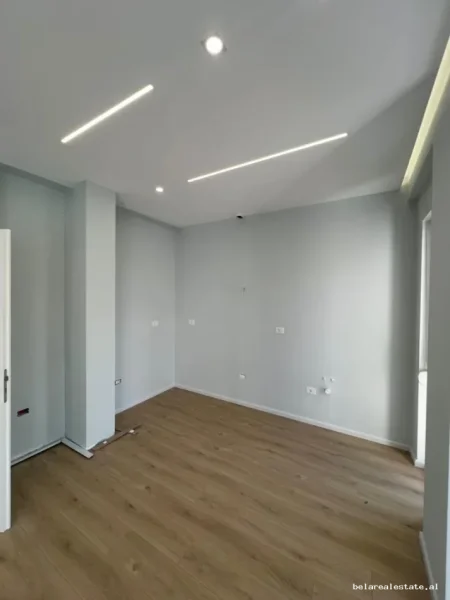 Tirane, jepet me qera Vile 3+1+Ballkon Kati 3, 200 m² 1.800 € (farke)