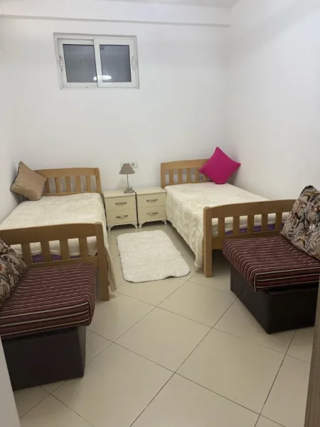 Tirane, jepet me qera apartament 2+1+Ballkon Kati 4, 80 m² 750 € (Ing e Ndertimi)
