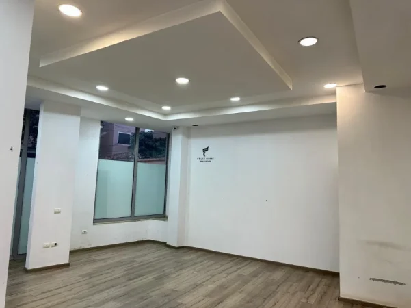 Tirane, jepet me qera dyqan Kati 0, 70 m² 1.200 € (MINE PEZA)