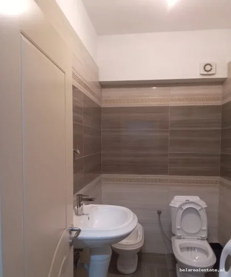 Tirane, jepet me qera apartament 2+1+Ballkon Kati 4, 90 m² 520 € (Mikel Maruli)