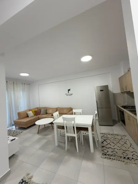 Tirane, jepet me qera apartament 2+1 Kati 5, 80 m² 600 € (YZBERISHT)
