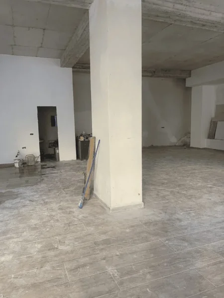 Tirane, jepet me qera ambjent biznesi Kati 0, 210 m² 1.500 € (Materniteti i Ri)