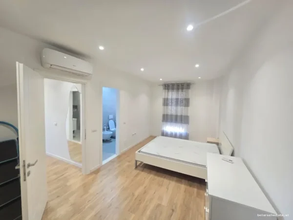 Tirane, jepet me qera apartament 2+1+Ballkon Kati 4, 105 m² 700 € (Xhanfize Keko)