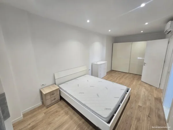 Tirane, jepet me qera apartament 2+1+Ballkon Kati 4, 105 m² 700 € (Xhanfize Keko)
