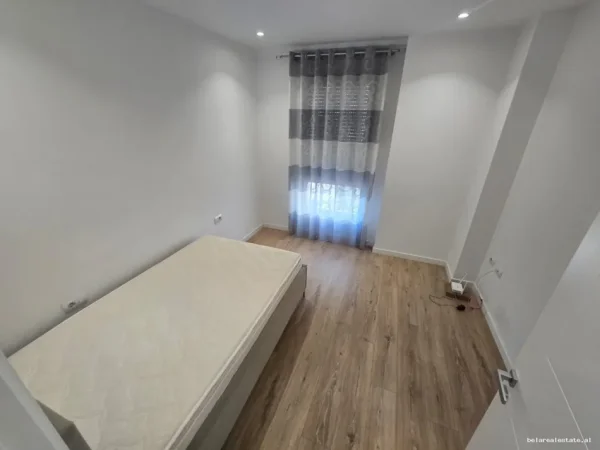 Tirane, jepet me qera apartament 2+1+Ballkon Kati 4, 105 m² 700 € (Xhanfize Keko)