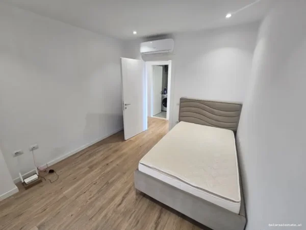 Tirane, jepet me qera apartament 2+1+Ballkon Kati 4, 105 m² 700 € (Xhanfize Keko)