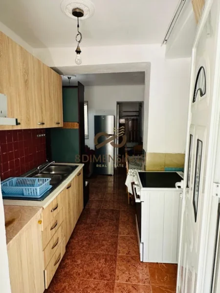 Tirane, jepet me qera apartament 1+1 Kati 2, 50 m² 300 € (rruga besa)  .///  Jepet me qera 1+1 tek Siri Kodra D8241A-208