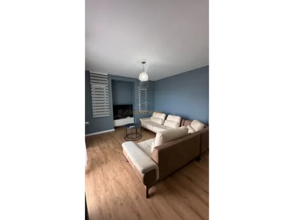Tirane, jepet me qera apartament 2+1+Ballkon Kati 3, 130 m² 800 € (Kopeshti Botanik)