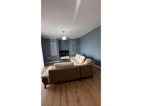 Tirane, jepet me qera apartament 2+1+Ballkon Kati 3, 130 m² 800 € (Kopeshti Botanik)