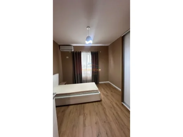 Tirane, jepet me qera apartament 2+1+Ballkon Kati 3, 130 m² 800 € (Kopeshti Botanik)