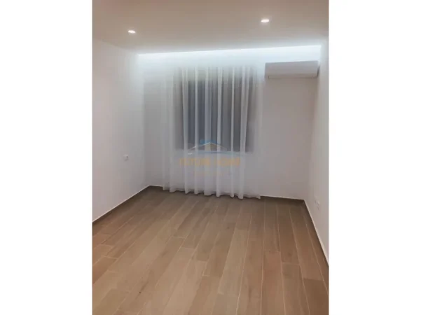 Durres, jepet me qera apartament 2+1+Ballkon Kati 3, 105 m² 500 € (Plazhi Iliria)
