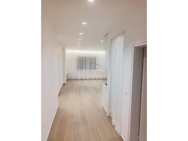 Durres, jepet me qera apartament 2+1+Ballkon Kati 3, 105 m² 500 € (Plazhi Iliria)