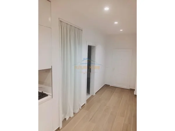 Durres, jepet me qera apartament 2+1+Ballkon Kati 3, 105 m² 500 € (Plazhi Iliria)