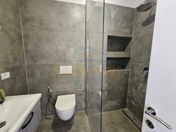 Tirane, jepet me qera apartament 2+1+Ballkon Kati 4, 98 m² 950 € (Tregu Elektrik)