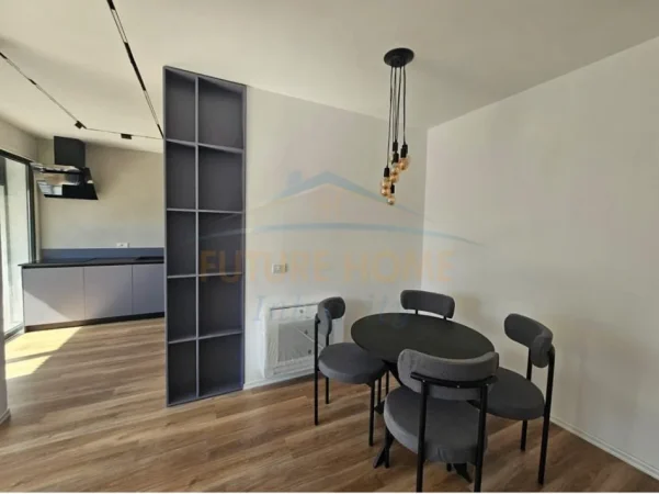 Tirane, jepet me qera apartament 2+1+Ballkon Kati 4, 98 m² 950 € (Tregu Elektrik)