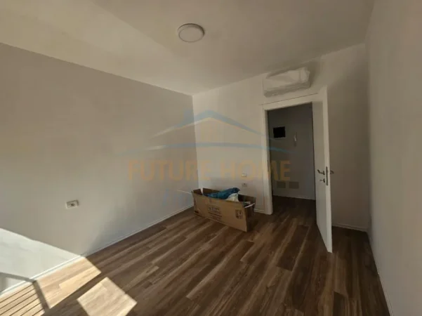 Tirane, jepet me qera apartament 2+1+Ballkon Kati 4, 98 m² 950 € (Tregu Elektrik)