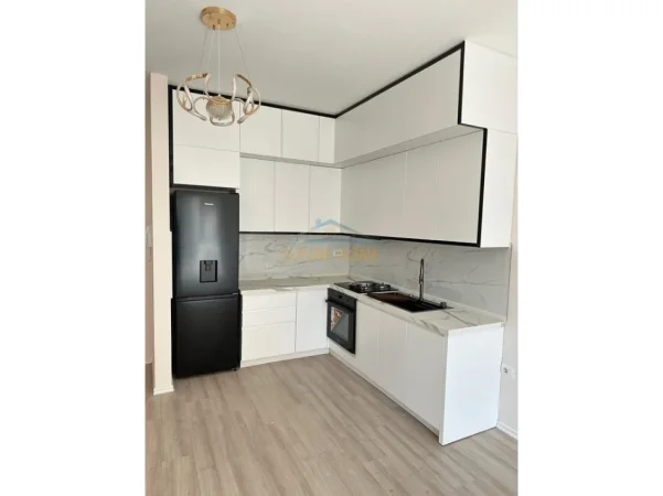 Tirane, jepet me qera apartament 2+1+Aneks+Ballkon Kati 2, 93 m² 650 € (Zogu i zi)