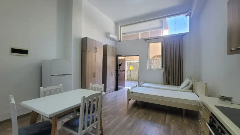 Tirane, jepet me qera garsonier Kati 1, 40 m² 400 € (BRRYLI)