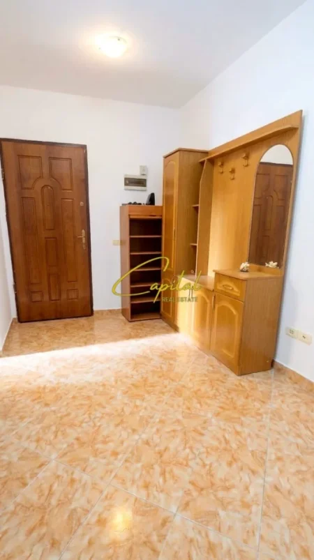 Tirane, jepet me qera apartament 1+1 Kati 5, 65 m² 400 € (KINOSTUDIO)