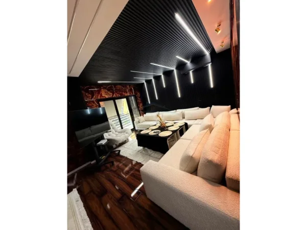 Tirane, jepet me qera apartament 2+1+Ballkon Kati 6, 119 m² 2.000 € (Zogu i Zi)