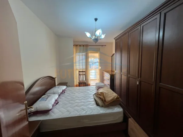 Tirane, jepet me qera apartament 2+1+Ballkon Kati 5, 87 m² 640 € (Stacioni Trenit)