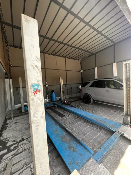 Tirane, jepet me qera magazine Kati 0, 50 m² 1.000 € (AUTOSTRADA TIRANE-DURRES)