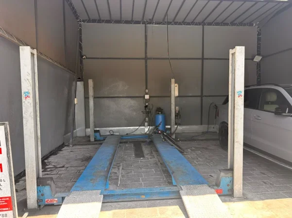 Tirane, jepet me qera magazine Kati 0, 50 m² 1.000 € (AUTOSTRADA TIRANE-DURRES)