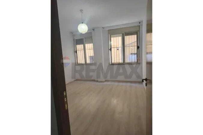 Tirane, shitet apartament 2+1 , 75 m² 115.000 € (Rruga 5 Maji)