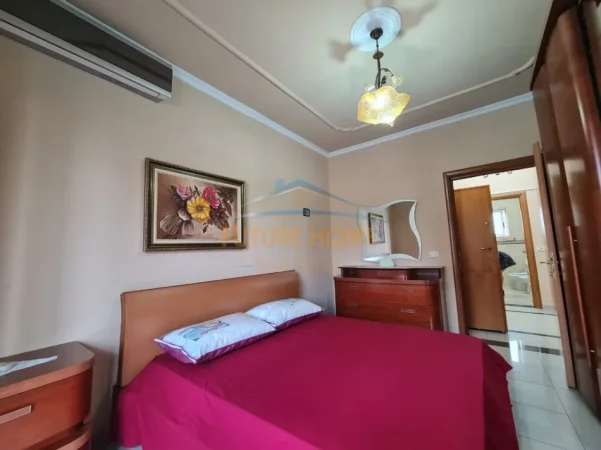 Tirane, jepet me qera apartament 2+1+Ballkon Kati 4, 57 m² (Rruga e Durresit)