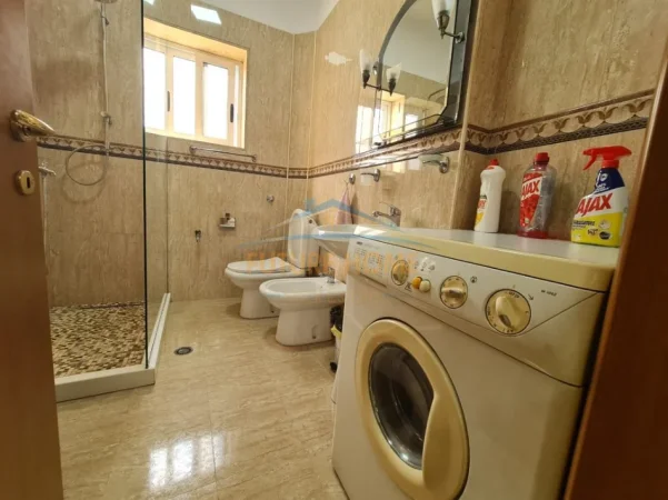 Tirane, jepet me qera apartament 2+1+Ballkon Kati 4, 57 m² (Rruga e Durresit)