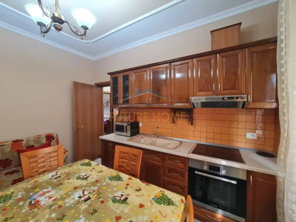 Tirane, jepet me qera apartament 2+1+Ballkon Kati 4, 57 m² (Rruga e Durresit)