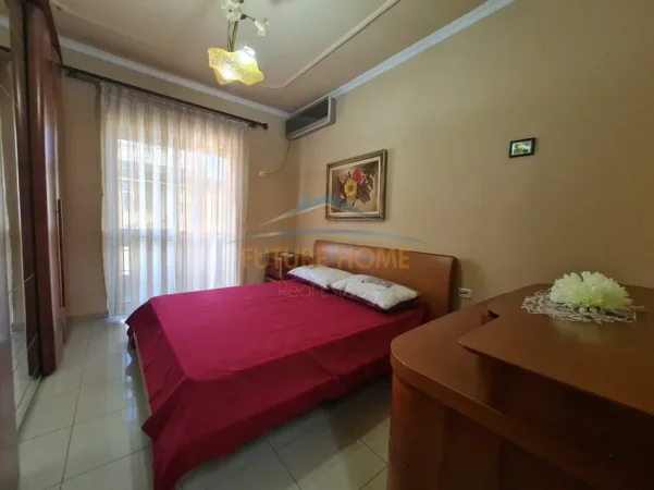 Tirane, jepet me qera apartament 2+1+Ballkon Kati 4, 57 m² (Rruga e Durresit)