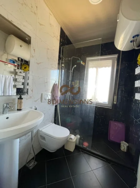 Shitet Apartament 3+1+2 ne Kopshin Botanik prane Xhamise D8143A-33