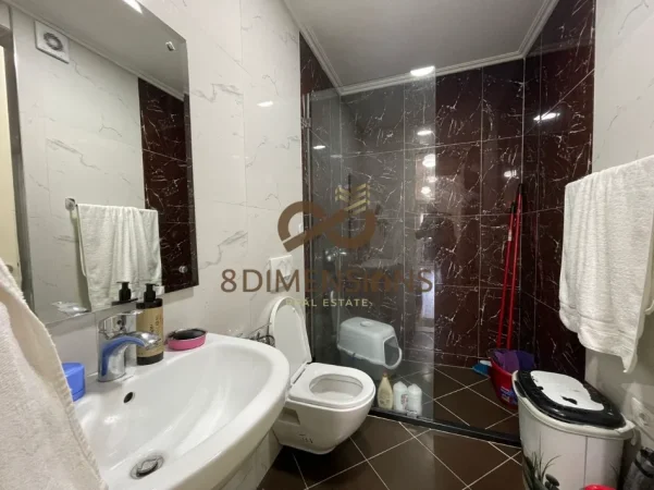Shitet Apartament 3+1+2 ne Kopshin Botanik prane Xhamise D8143A-33