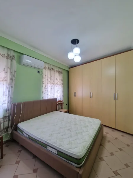 Tirane, jepet me qera apartament 1+1 Kati 1, 73 m² 600 € (RRUGA E DURRESIT)