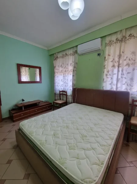 Tirane, jepet me qera apartament 1+1 Kati 1, 73 m² 600 € (RRUGA E DURRESIT)