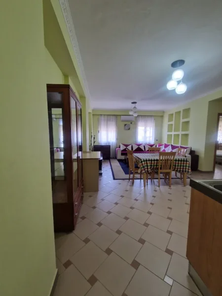 Tirane, jepet me qera apartament 1+1 Kati 1, 73 m² 600 € (RRUGA E DURRESIT)