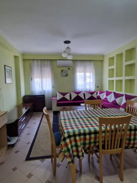 Tirane, jepet me qera apartament 1+1 Kati 1, 73 m² 600 € (RRUGA E DURRESIT)