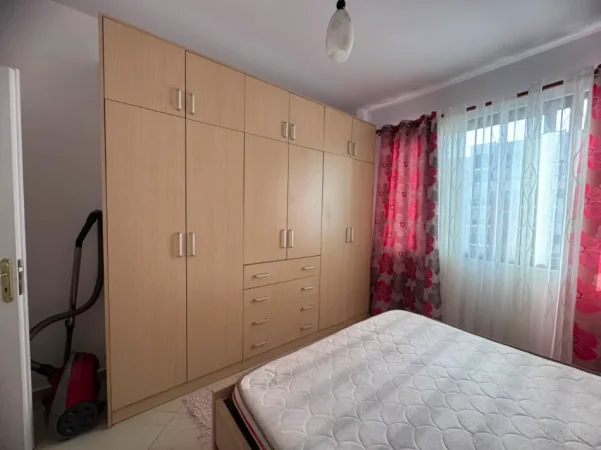 Tirane, jepet me qera apartament 1+1+Ballkon Kati 5, 68 m² 400 € (Astir)