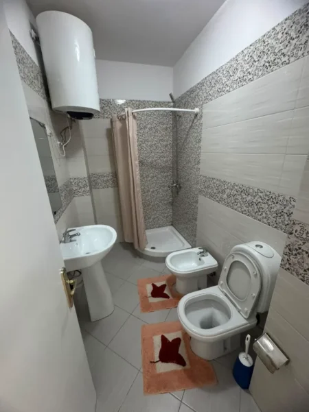 Tirane, jepet me qera apartament 1+1+Ballkon Kati 5, 68 m² 400 € (Astir)