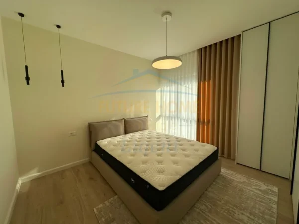 Tirane, jepet me qera apartament 1+1+Ballkon Kati 4, 63 m² 950 € (Liqeni i Thate)