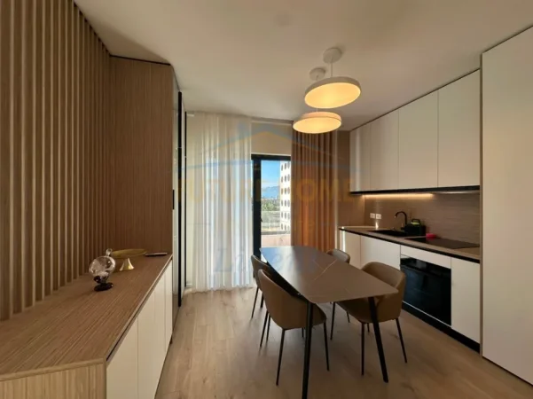 Tirane, jepet me qera apartament 1+1+Ballkon Kati 4, 63 m² 950 € (Liqeni i Thate)