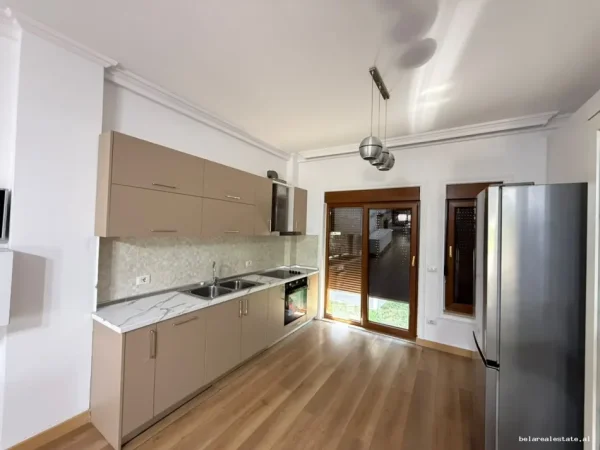 jepet me qera Vile 2+1+Ballkon Kati 3, 200 m² 1.750 € (Rruga e Vilave)