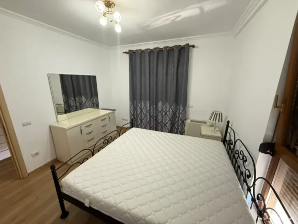 jepet me qera Vile 2+1+Ballkon Kati 3, 200 m² 1.750 € (Rruga e Vilave)